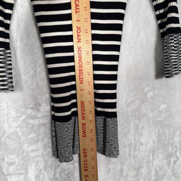 Cache Black & White Striped Sweater Deep V-Neck 3/4 Bell Sleeve Size M Y2K - Picture 4 of 8